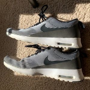 Nike Air Max Thea (7.5)